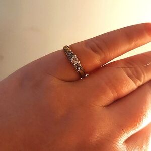 14k gold ring with 7 diamonds